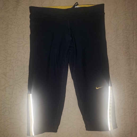Nike Live Strong Capri Leggings